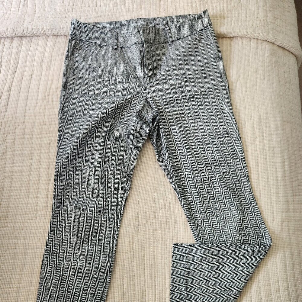 Old Navy black and white pixie ankle pants - Size 6